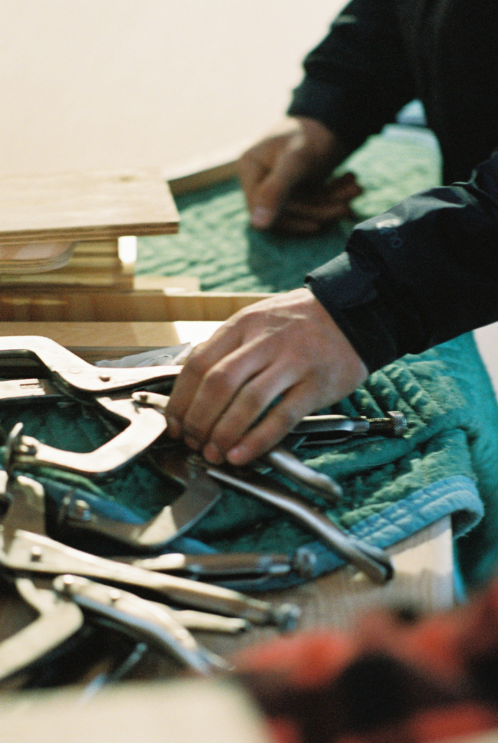 Broadwell Metal hand and clamps