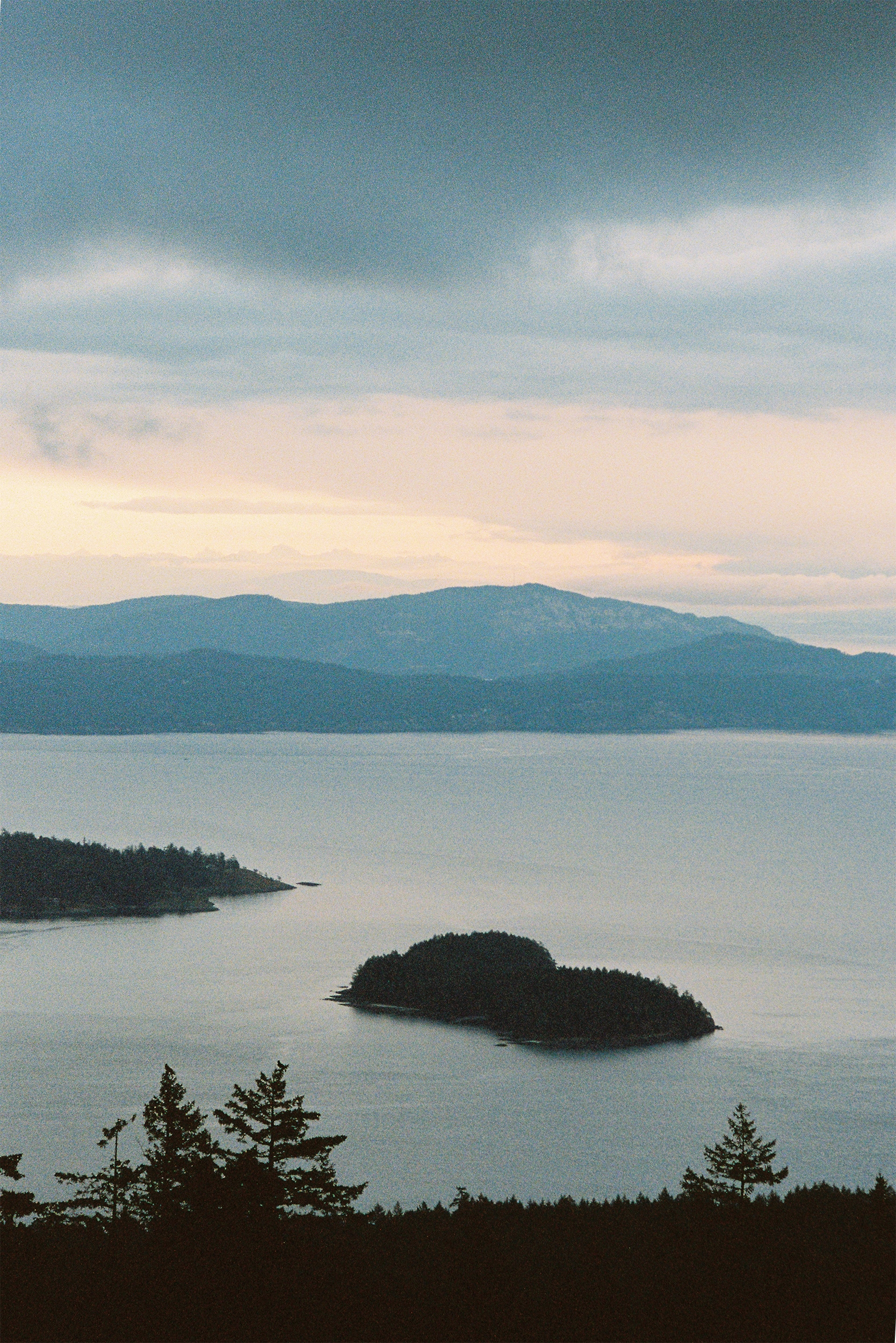 Broadwell Metal PNW ocean & mountains view